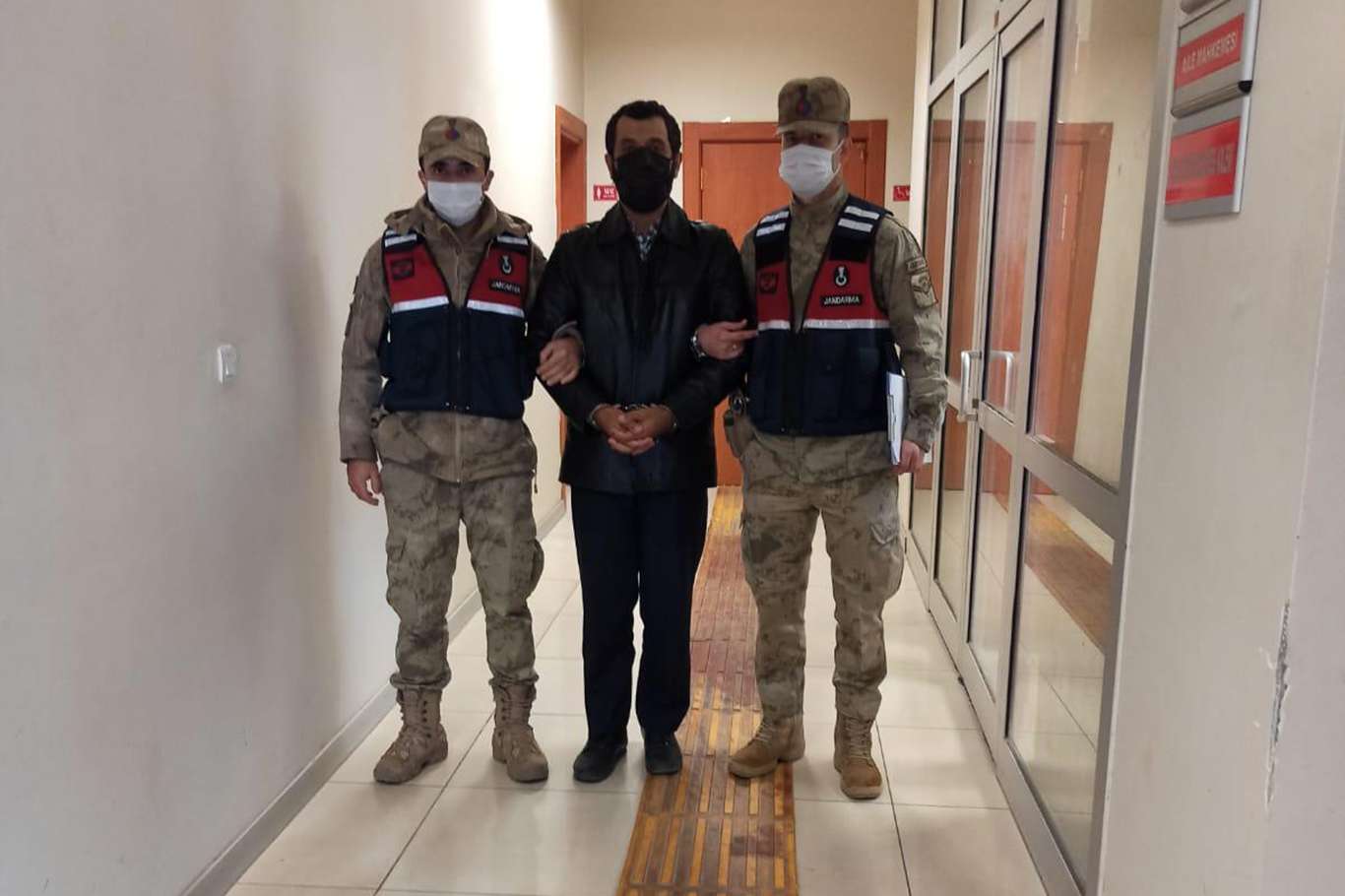Kırmızı bültenle aranan FETÖ mensubu yakalandı Kırmızı bültenle aranan FETÖ mensubu yakalandı